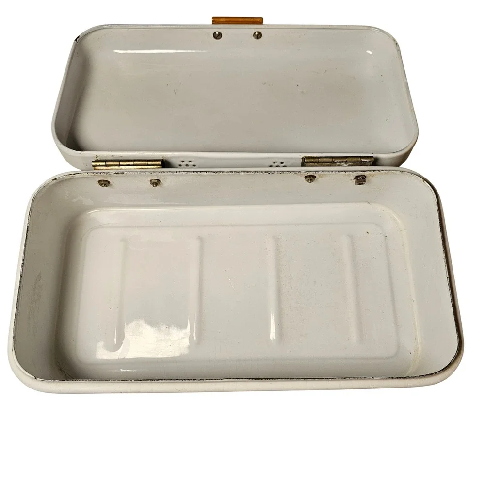 BW glossy distinctive hinges